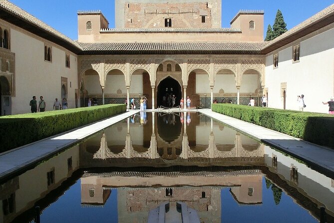 Guided Tour of Alhambra and Generalife With Nasrid Palaces - Discovering the Nasrid Palaces