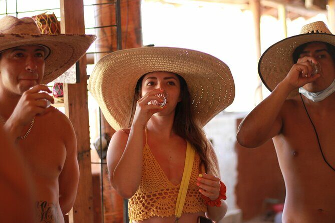 Guided tour of an ancestral Mezcal distillery with transport - The Experience in Detail