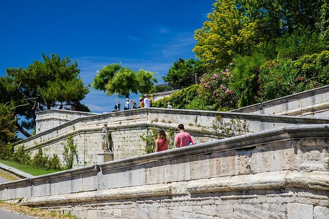 Guided Tour of Avignon - Pickup and Meeting Points