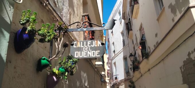 Guided Tour of Cádiz: Stories From the Hand of a Local Guide - Reserving and Cancellation