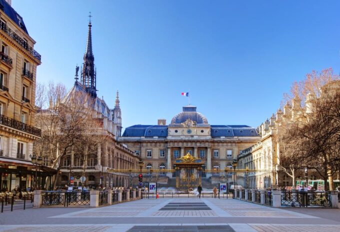 Guided Tour of Cite and Notre Dame + Sainte Chapelle Entry - Exploring Île De La Cité