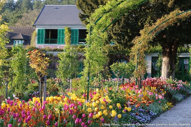 Guided Tour of Claude Monets House in Giverny by Private Car From Paris - Customer Reviews and Feedback