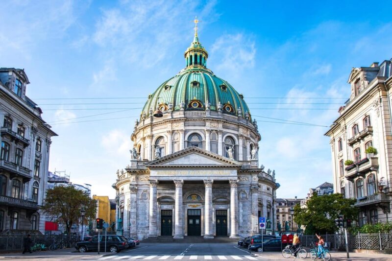 Guided Tour of Copenhagen Old Town, Nyhavn, Kings Garden - Meeting Information