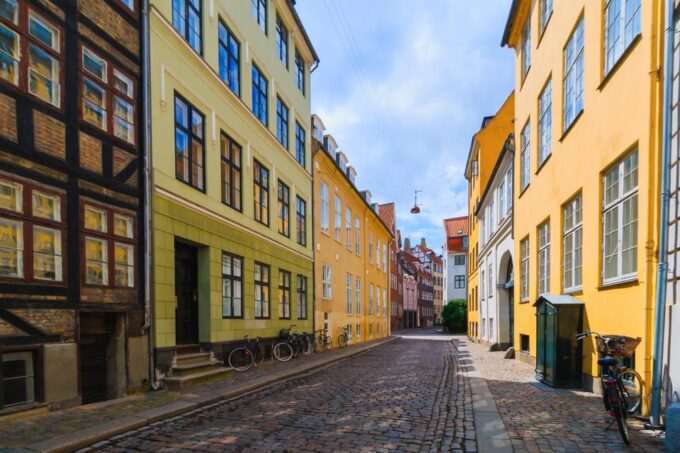 Guided Tour of Copenhagen Old Town, Nyhavn, Kings Garden - Cancellation and Refund Policy
