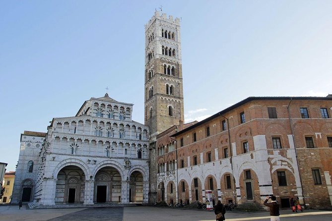 Guided Tour of Lucca by E-Bike or City Bike - Bicycle Options and Age Restrictions