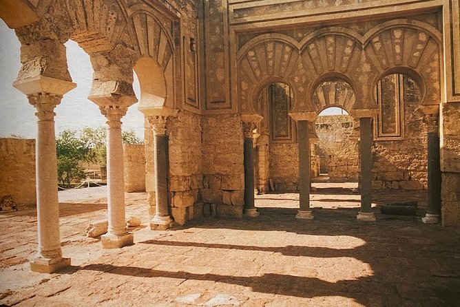 Guided Tour of Medina Azahara in Spanish With Bus. Official Guides - Medina Azahara Overview
