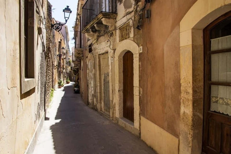 Guided Tour of Ortigia With Fish Street Food at the Market - Experience the Charm of Ortigia