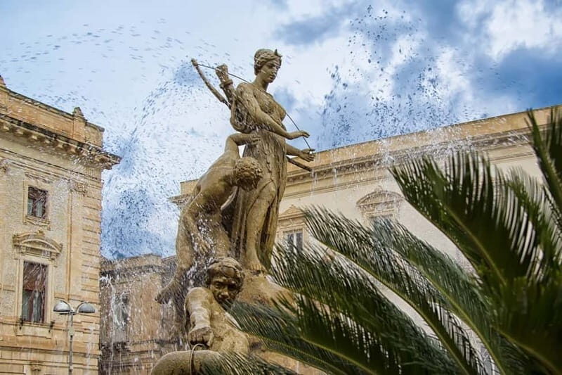 Guided Tour of Ortigia With Fish Street Food at the Market - Inclusions in the Tour Package