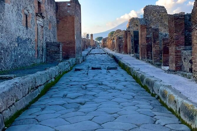 Guided Tour of Pompeii - Skip the Line Entrance - Exploring Pompeiis Ruins