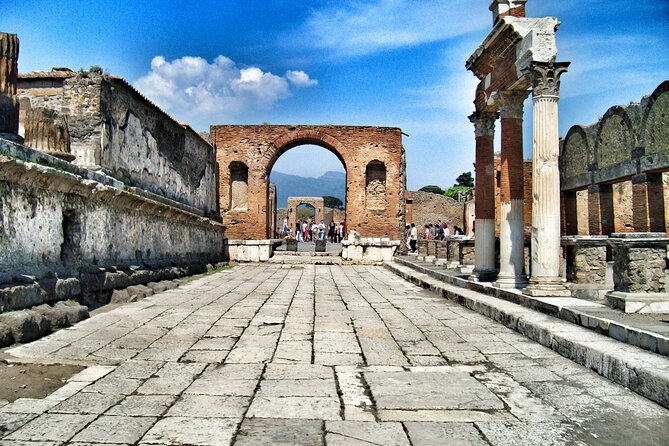 Guided Tour of Pompeii & Vesuvius With Lunch and Entrance Fees Included - Meeting Point and Pickup Location