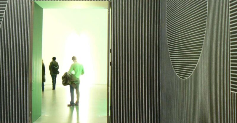 Guided Tour of Tate Modern - Vibrant World of Modern Art