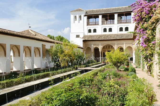 Guided Tour of the Alhambra: Generalife and Its Gardens - Exploring Generalife Gardens