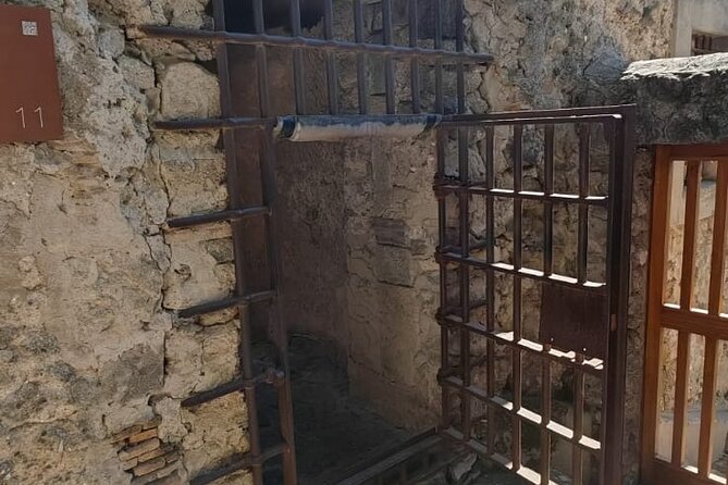 Guided Tour of the Aragonese Castle in Ischia - Booking Information and Tips