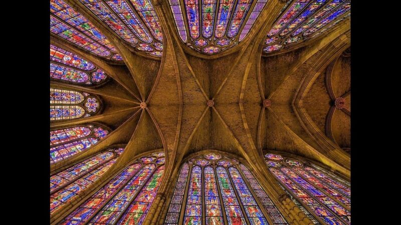 Guided Tour of the León Cathedral - Exploring the Stained Glass Windows