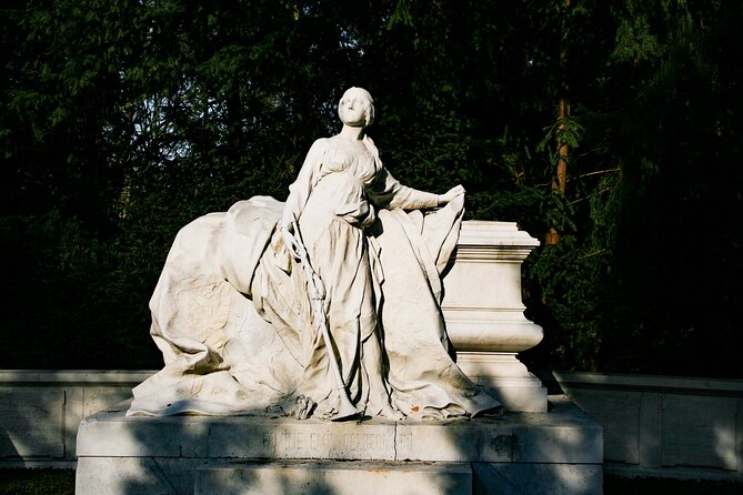 Guided Tour of the Melatenfriedhof in Cologne - Meeting Point Details