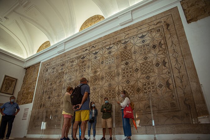 Guided Tour of the Mosque-Cathedral and the Alcázar of the Christian Monarchs - Highlights of the Mosque-Cathedral