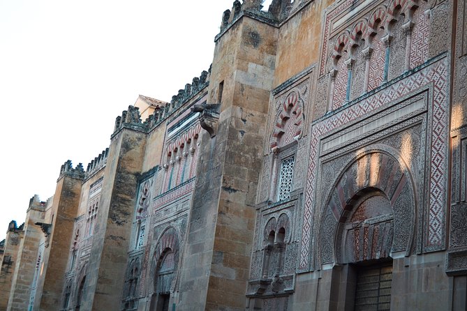 Guided Tour of the Mosque-Cathedral and the Alcázar of the Christian Monarchs - Exploring the Alcázar of the Christian Monarchs
