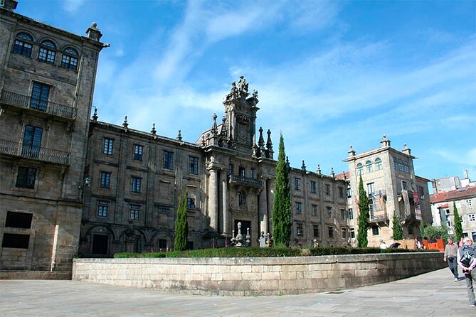Guided Tour of the Old Town With an Official Guide - Pricing and Guarantee