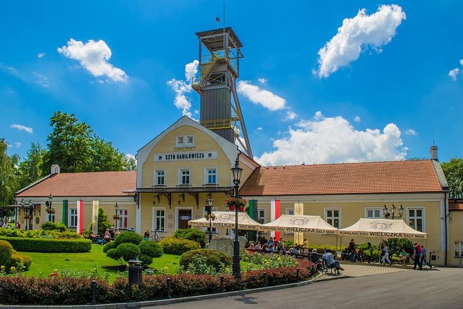 Guided Tour of the Wieliczka Salt Mine and Transfer From Krakow - Tour Duration and Structure
