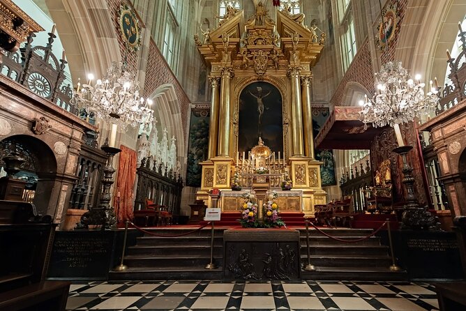 Guided Tour of Wawel Castle, Cathedral and St. Marys Basilica - Pricing and Booking