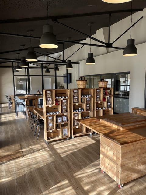 GUIDED TOUR + TASTE IN A MUSHROOM FARM - Innovative Mushroom Tasting