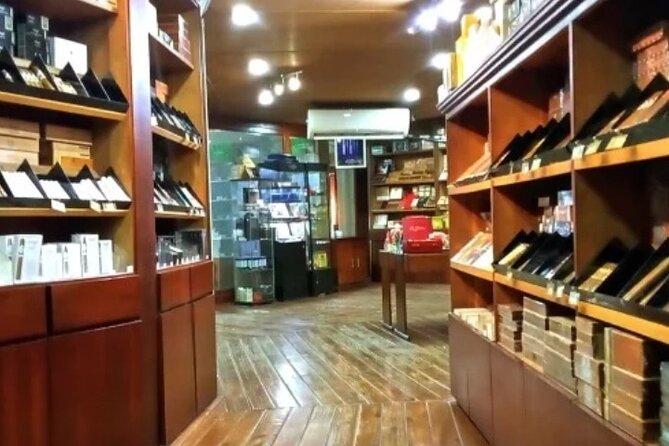 Guided Tour to Don Lucas Cigars Factory and Souvenirs Store - Tasting Experiences