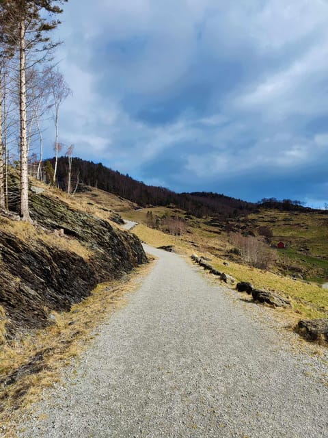 Guided Tour to Himakånå (Little Troll Tongue) / Hotel Pickup - Location and Accessibility