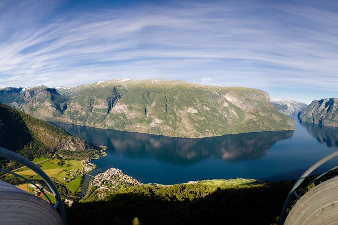 Guided Tour To Nærøyfjorden, Flåm And Stegastein - Viewpoint Cruise - Cruising Through Nærøyfjord