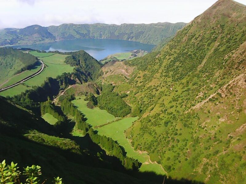Guided Tour to the Green & Blue Lake of Sete Cidades - Crater Exploration