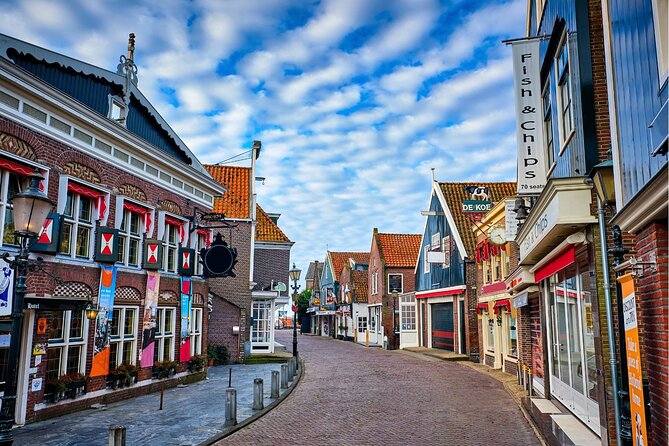 Guided Tour to Zaanse Schans, Volendam and Maken With Boat Ride - Tour Inclusions and Accessibility