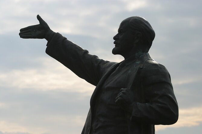 Guided Tour With Admission in Memento Park - Meeting Point and Start Time