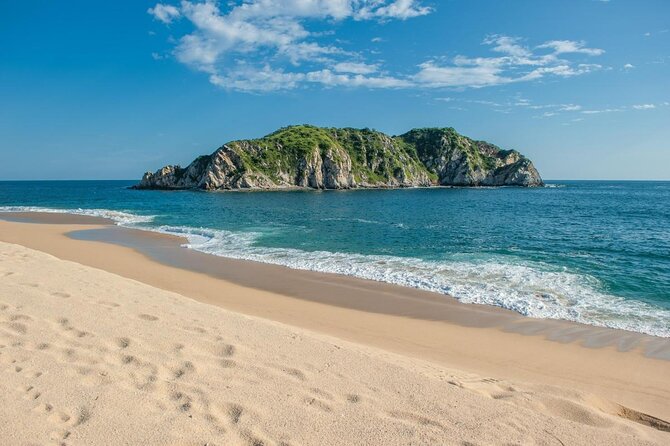 Guided Tours of the 7 Bays of Huatulco Oaxaca in Catamaran - Key Points