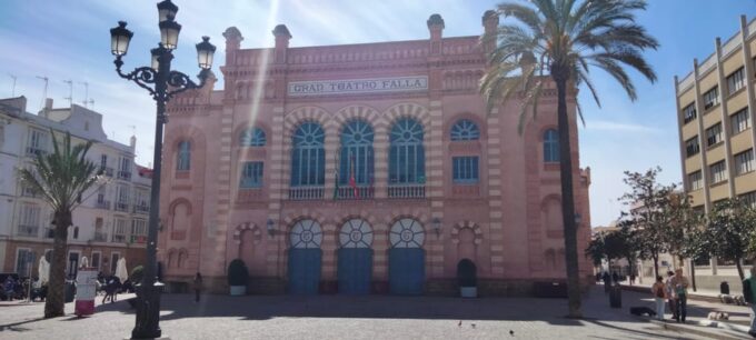 Guided Visit on Foot Through Cádiz: Stories From the Hand of a Local Guide - Flexible and Personalized Experience
