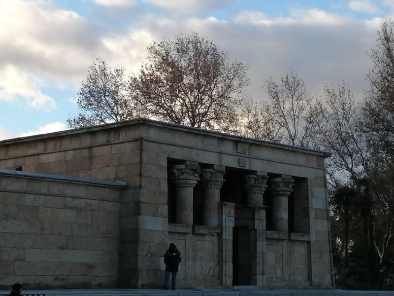 Guided Visit to the Egyptian Temple of Debod + Madrid De Los Austrias Tour - Exploring the Temple of Debod