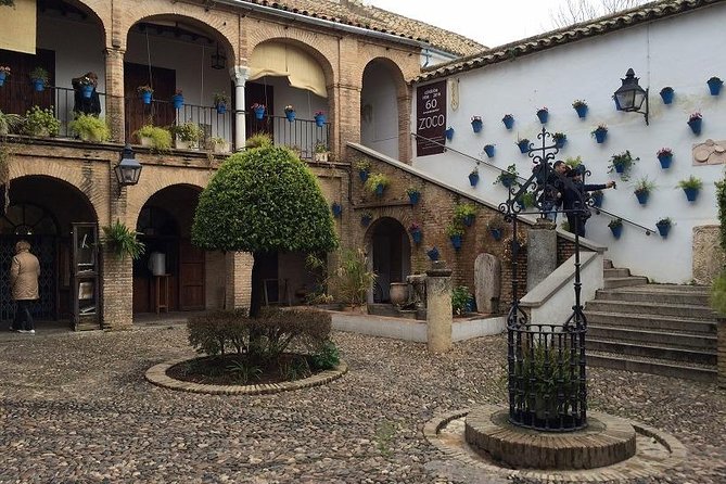 Guided Visit to the Mosque-Cathedral, Jewish Quarter, Alcazar and Synagogue. Official Guide - Logistics