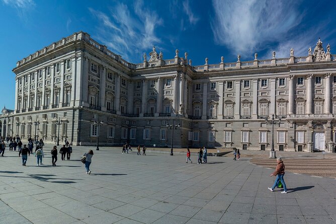 Guided Visit to the Royal Palace of Madrid Without Queues and 8 People per Group - Accessibility