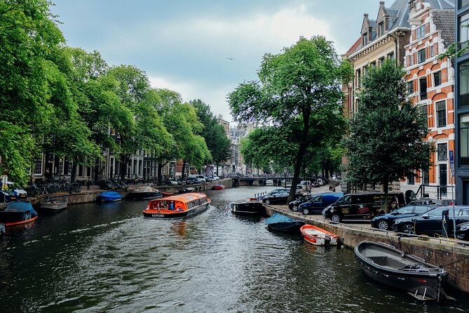 Guided Walking Tour in Amsterdam - Key Points