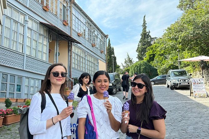 Guided Walking Tour of Old Tbilisi With Free Wine Tasting - Exploring Old Tbilisi