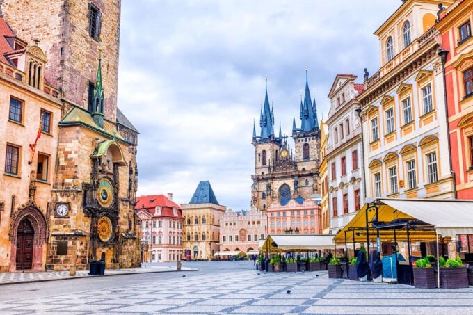 Guided Walking Tour of Prague Old Town Top 10 Attractions - Tour Inclusions and Recommendations