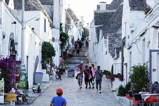 Guided Walking Tour With a Native to the Trulli of Alberobello - Tour Meeting and Pickup Details