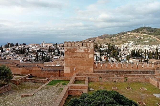 Guided Walking Tour With Panoramic Views and Terraces of Granada - Panoramic Views and Terraces