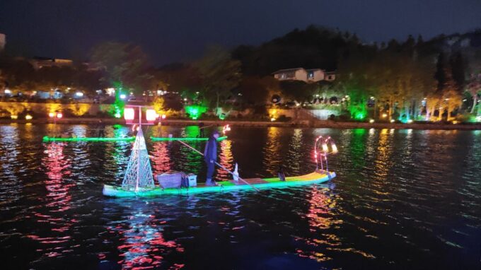 Guilin: Four Lakes Night Cruise With Round-Trip Transfer - Accessibility and Suitability