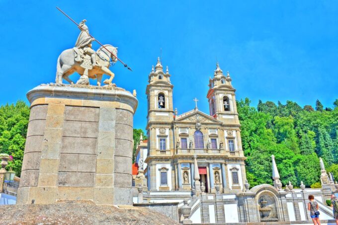 Guimarães: Guided Day Tour With Lunch and Drinks - Sanctuaries and Funicular