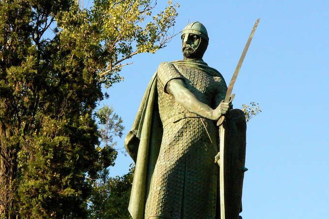 Guimarães Medieval - Private Tour From Porto - Accessibility and Locations
