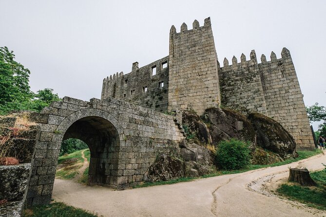 Guimarães Old Town Private Walking Tour - Exploring Guimarães Old Town