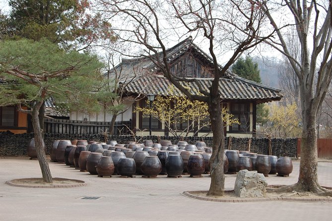 Gyeongbok Palace and Korean Folk Village Tour - Gyeongbok Palace: Joseon Dynasty Splendor