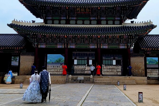 Gyeongbokgung Palace and Seoul Highlights (Small Group) - Exploring Gyeongbokgung Palace