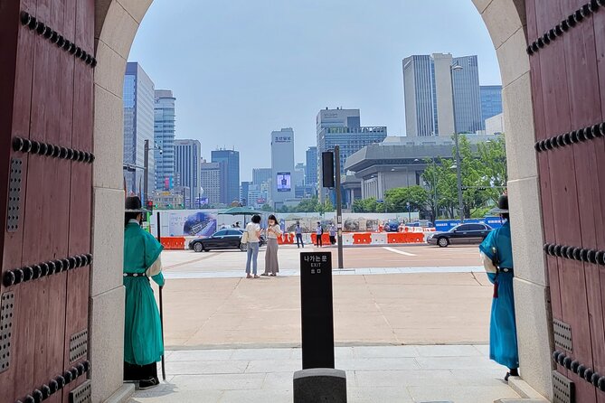 Gyeongbokgung Palace and Seoul Highlights (Small Group) - Taking in Insadong