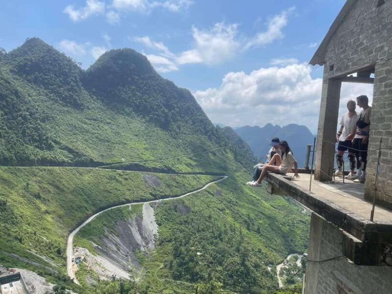 Ha Giang Loop 4 Days Luxury Motorbike Tour With Easy Driver - Day 2: Du Gia Market, Meo Vac, Ma Pi Leng Pass, and Nho Que River Boat Trip