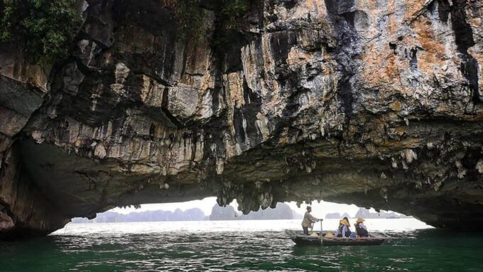Ha Long 1 Day Small Group & Kayak - Not Allowed